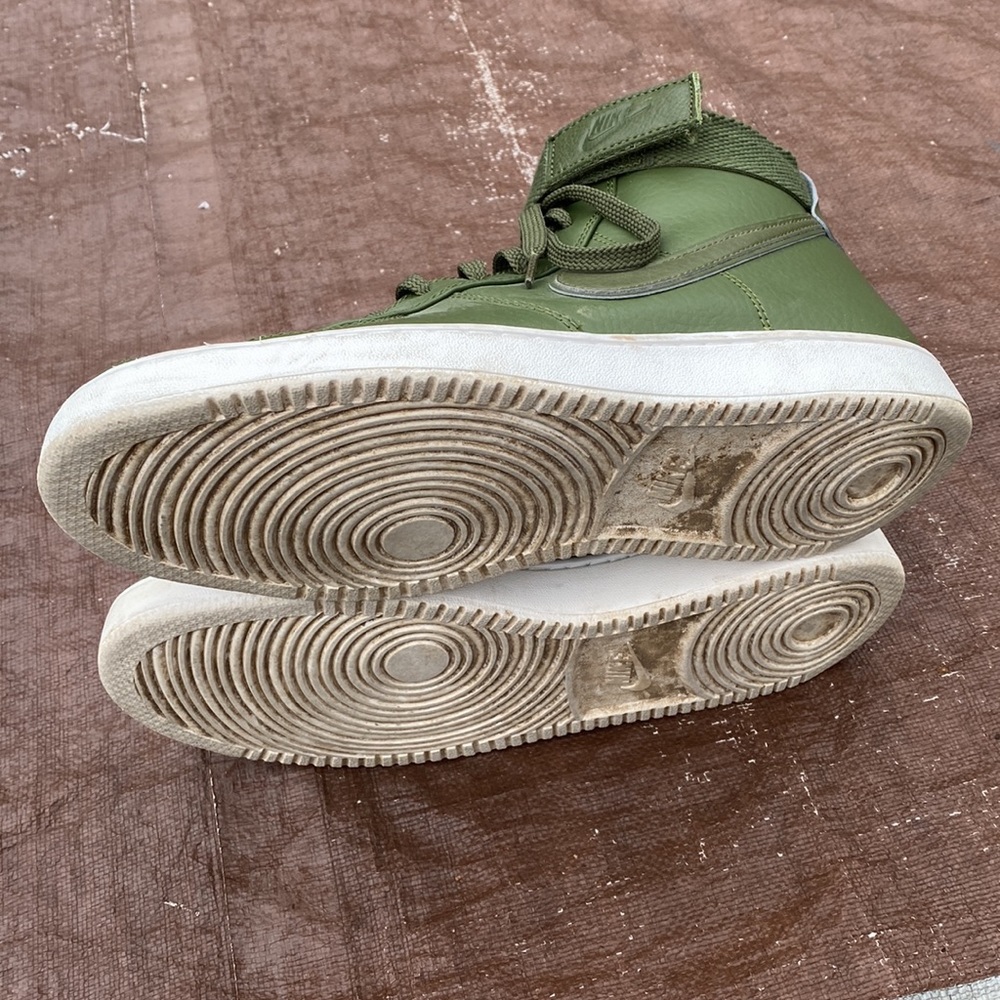 *Like New* Nike Men's Green High-Top Sneakers - Picture 5 of 8